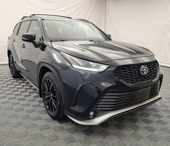 Toyota Highlander XSE Premium striker car